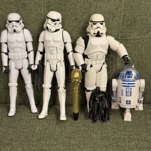 3 Stormtroopers + R2-D2 + Darth Vader + C-3PO pen/toy